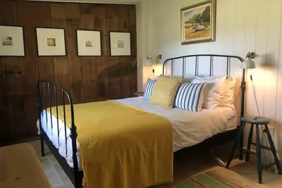 Image de Escapade rurale de charme près du village, des vignobles et des lieux de mariage.