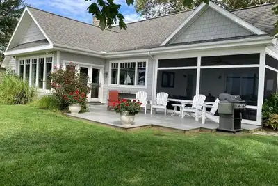 Image de Rejoignez-nous cet automne et profitez de nos magnifiques couchers de soleil sur la baie de Chesapeake!