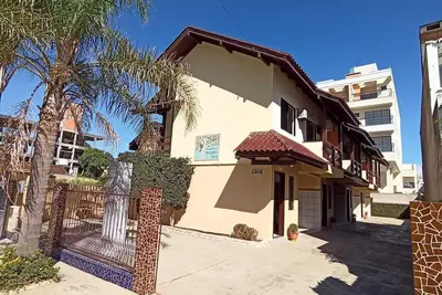 Image de Grande maison de ville à 150 mètres de la plage. Été 2020 avec des valeurs incroyables!