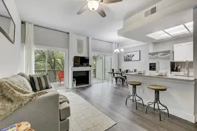 Image de South Austin Creekside Retreat