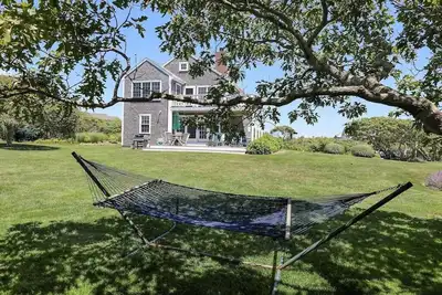 Image de Maison plus récente sur 3 acres avec vue panoramique sur l'océan