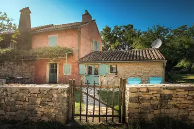 Image de Charmante maison idéale pour \"une évasion de la ville\".