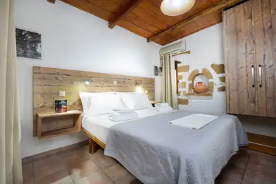 Image de 1 chambre Topolia Maison avec piscine partagée