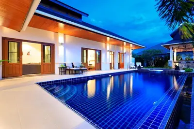 Image de Hua Hin Luxury Bali Villa avec piscine privée et barbecue, 4 chambres, 3 salles de bain, 8 couchages