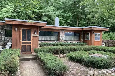 Image de Chalet rustique de charme Lac Supérieur Lakeview New 2019 Améliorations Ameublement