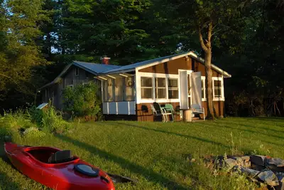 Image de Cottage isolé à l'eau privée - escapade à partir de tout!