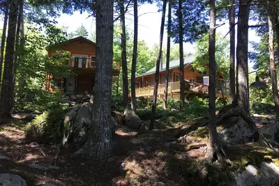 Image de Log Home sur Pristine Cold Stream Lake