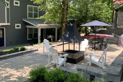 Image de Lac Harmony Super bien situé avec vue sur le lac. Appelez Joan 484-942-9068.