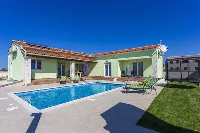 Image de Villa indépendante à la campagne avec piscine privée