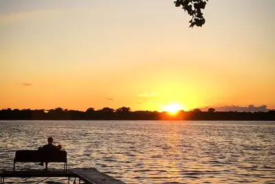 Image de Nouveau! ! Parfait lac rénové maison pour votre escapade d'automne! Wind Lake - 8 personnes +!