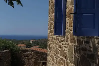 Appartements traditionnels en pierre entièrement rénovés