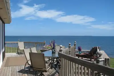 Image de Spectaculaire Oceanfront Beach House, vue panoramique, plage privée