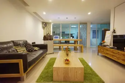Image de 5br / 5Bath Maison confortable et à la mode Erawa
