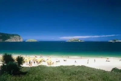 Image de 2 maisons 2 étages - 6 suites et 1 avec grand espace de loisirs