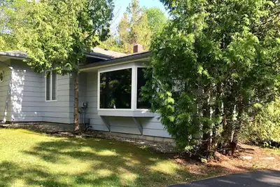 Image de Downtown Sister Bay Cottage (à pied de tout), 15 personnes, ouvert toute l'année.