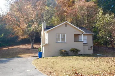 Image de Belle maison 2br Chattanooga - 1, 5 miles au centre-ville / rive nord, 1 bloc au parc