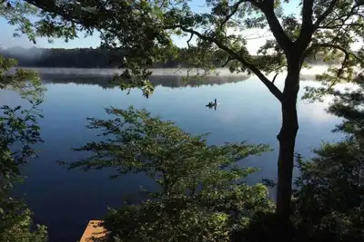 Image de Charmante maison coloniale au bord du lac à Mashpee Cape Cod