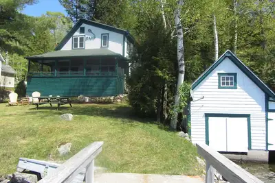 Image de Restauré Belle Famille Camp Sur le lac Willoughby