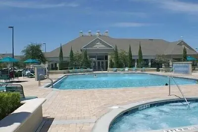 Image de Maison de ville de vacances confortable près de Disney