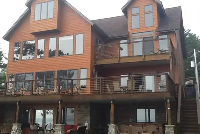 Image de Nouvelle maison spacieuse: idéale pour les réunions toute l'année