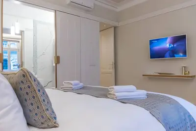 Image de d30 butiq suite WiFi, Ac, 2 Br, 2 Ba sur 75 m² dans le vieux quartier juif