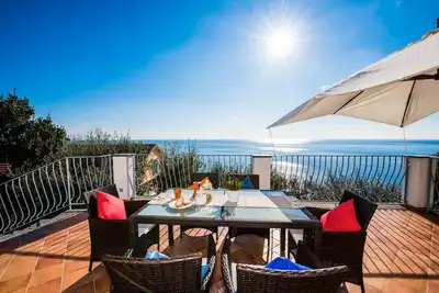 Image de A Amalfi villa vue mer à 200 Mt de la plage. . . disponible pour évènement