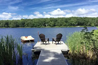 Image de Cozy Lakefront Retreat Poconos dans une communauté privée