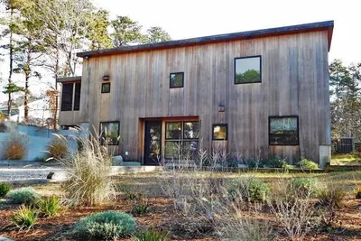 Image de Contemporain nouvellement construit avec Central Air!