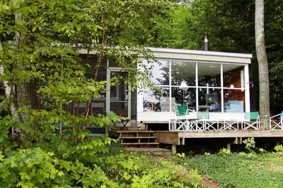 Image de 1938 Lakeside Cottage - Big Glen Lake Waterfront, Historic 30's Modern Cabin