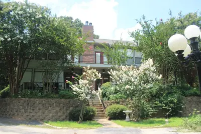 Image de Maison de 6 chambres au bord du lac avec belle propriété au bord du lac, terrasse sur le lac et cale de bateau