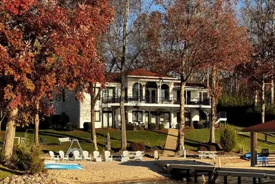 Image de Plage privée. Maison spacieuse. Beaucoup de commodités! \"Meilleures Vacances Jamais! ! \"