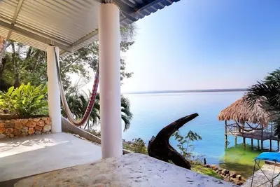 Image de Près de Tikal / flores, 4b Maison avec plage privée sur le lac Petén Itzá, 8 couchages