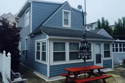 Image de Serene Cottage - non-fumeur 1. 5 blocs de la plage