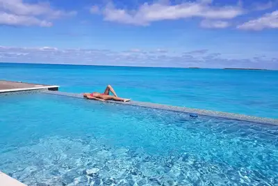 Image de One Tarbay Oceanfront Oasis
