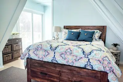 Image de Downtown Lake City chalet entièrement rénové avec la façade du lac Missaukee!