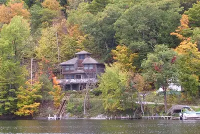 Image de Deux chambres maison sur la rive nord-ouest du magnifique lac St. Catherine avec des kayaks