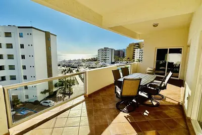 Image de Spectaculaire condo de 2 chambres sur la plage de sable à Las Palmas Resort D-505