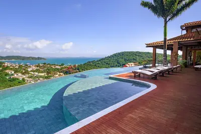 Image de Villa dans une classe à part à Búzios. Vues spectaculaires sur le coucher du soleil