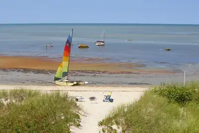 Image de Charme Beach House avec plage privée sur la baie de Cape Cod