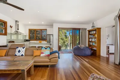 Image de Villa de luxe avec 2 chambres et piscine, à pied de la plage et du centre de Byron