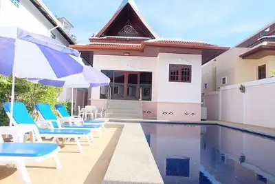 Image de Villa élégante, parfaite pour les escapades en famille.