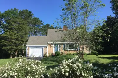 Image de Cap élégant à North Chatham ~ Marchez jusqu'à la plage de quartier privée