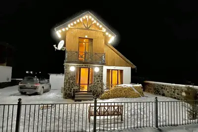 Image de chalets Ă bakuriani avec vue magnifique et emplacement