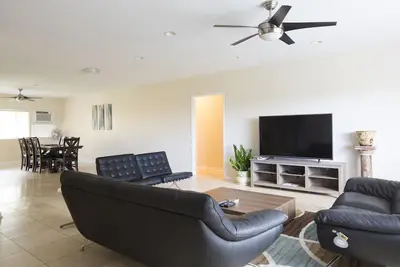 Conv à Waikiki 3000 sqft 4br 2ba maison rénovée