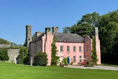 Image de 1600 Manoir Jacobin fortifié sur une propriété isolée un endroit parfait pour voir l'Irlande.