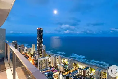 Circle on Cavill - 5 Bedroom Sub Penthouse Airbnb- 2 night