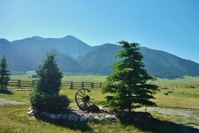 Image de Cameron Immaculate Log House w / vue sur la montagne!