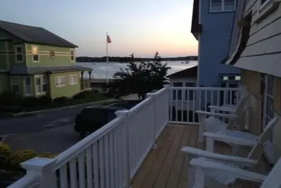 Image de SPÉCIAL Midweek! ! Belle maison de transport victorienne avec plage privée - 1200 $