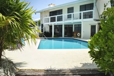 Image de Villa Osprey Bay! Bayfront merveilleuse maison au coeur de Islamorada - 82754 Overseas Highway
