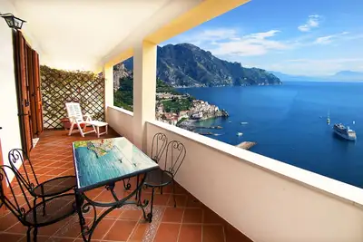 Image de Appartement in villa à Amalfi, avec des vues  sur la mer et la Cote Amalfitaine